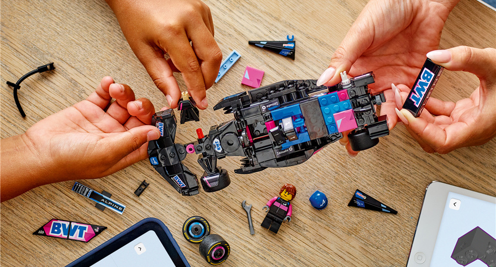 Stavebnice LEGO® Speed Champions 77248 Závodní auto BWT Alpine F1® Team A524 Další vozy z řady LEGO Speed Champions umožní vytvořit vlastní startovní rošt a uspořádat domácí Velkou cenu.