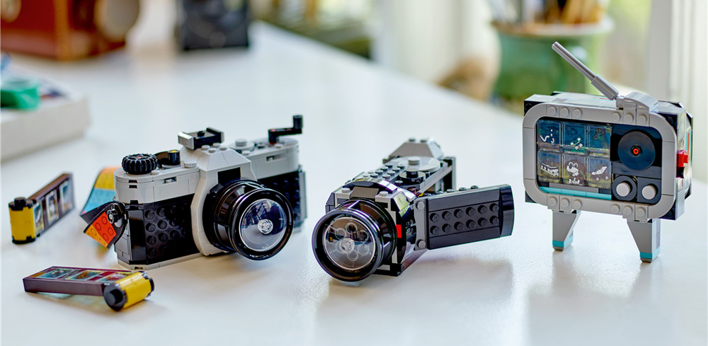 Tři modely podporují kreativní hraní a aplikace LEGO Builder usnadňuje jejich stavění pomocí interaktivního 3D návodu.