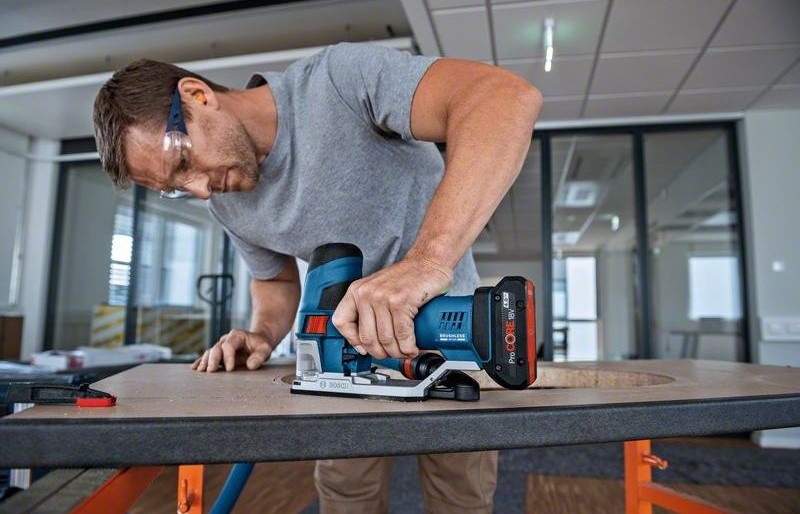 Přímočará pila Bosch Professional GST 18V-155 BC (bez baterie)