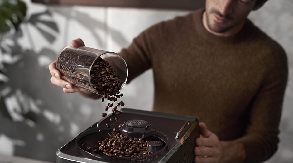 Automatický kávovar Saeco GranAroma Deluxe SM6680/00 černý Automatický kávovar Saeco GranAroma Deluxe SM6680/00 černý