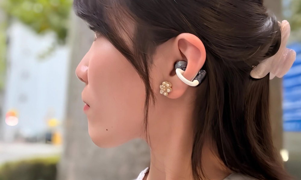Sluchátka JBL Soundgear Clips bílá