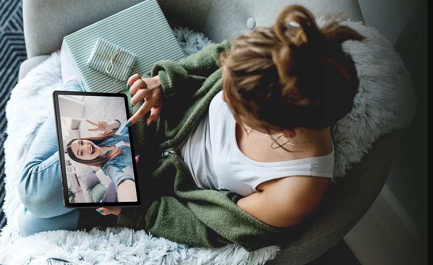 Acer Iconia Duo D12 nabízí jeden fotoaparát vzadu a jeden vpředu