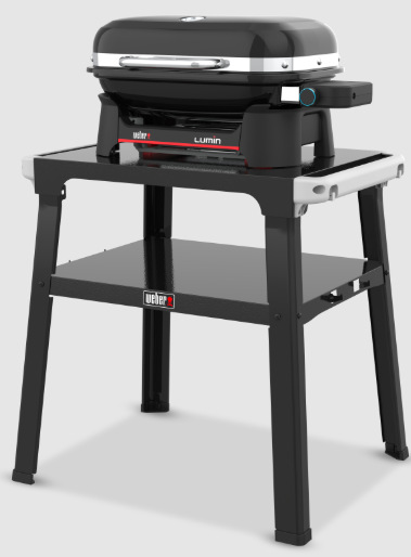 Boční pohled na elektrický gril Weber Lumin Compact Stand na stojanu