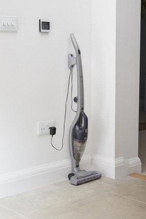 Tyčový vysavač Black-Decker Dustbuster SmartTech SVB520JW-QW Tyčový vysavač Black-Decker Dustbuster SmartTech SVB520JW-QW
