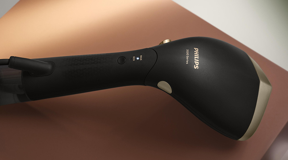 Ruční napařovač oděvů Philips 7000 Series STH7060/80 černý
