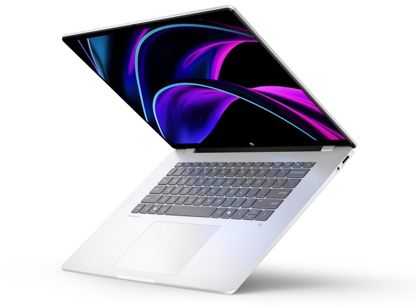 Notebook HP OmniBook 5 NG AI 16-bf0002nc + Game Pass předplatné na 3 měsíce stříbrný Notebook HP OmniBook 5 NG AI PC 16-bf0000nc otevřený a natočený doleva