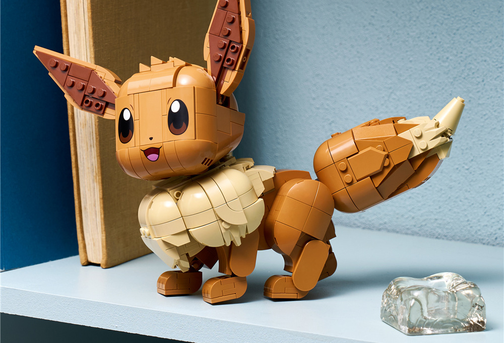 Stavebnice LEGO® Pokémon™ 72151 Eevee Eevee z kostek LEGO nabízí pohyblivé části pro vytvoření různých roztomilých póz