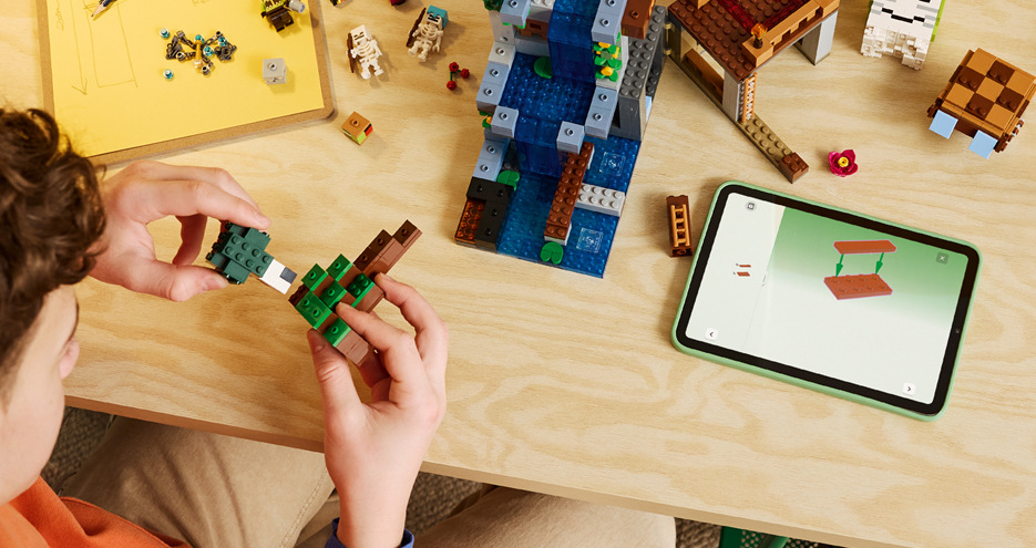 Stavebnice LEGO® Minecraft® 21597 Ďasí základna Jeskynní základna s vodopádem vytváří působivou kulisu pro hraní i stylovou dekoraci inspirovanou Minecraftem.