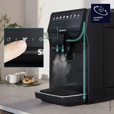 Kávovar Siemens TP553E19 párou pročištuje kávové výpustě