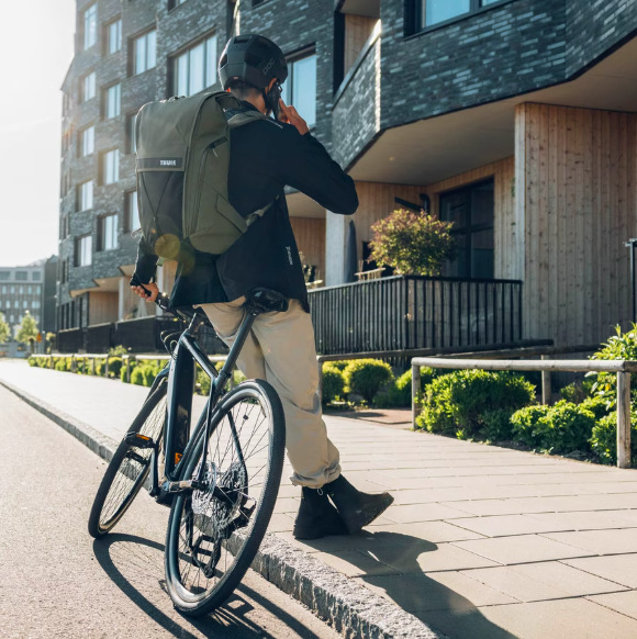 Batoh na notebook THULE Paramount Commuter 20 l černý Batoh na notebook THULE Paramount Commuter 20 l - černý