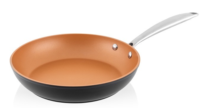 Sada nádobí ETA STELLON 6930 90000 (5 ks) černá/měděná Černo-měděná pánev ze sady nádobí ETA Stellon o průměru 24 cm