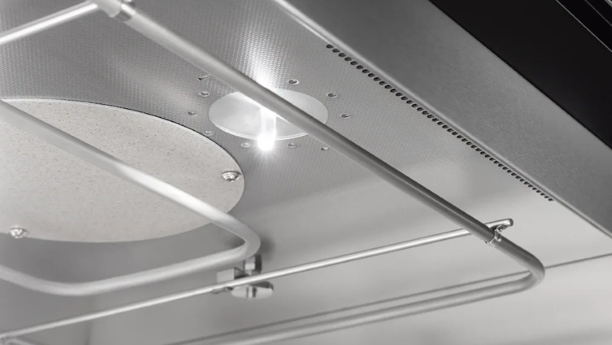 Trouba Miele H 7440 BM béžová Pohled na LED osvícení ve vnitřku trouby Miele H 7440 BM