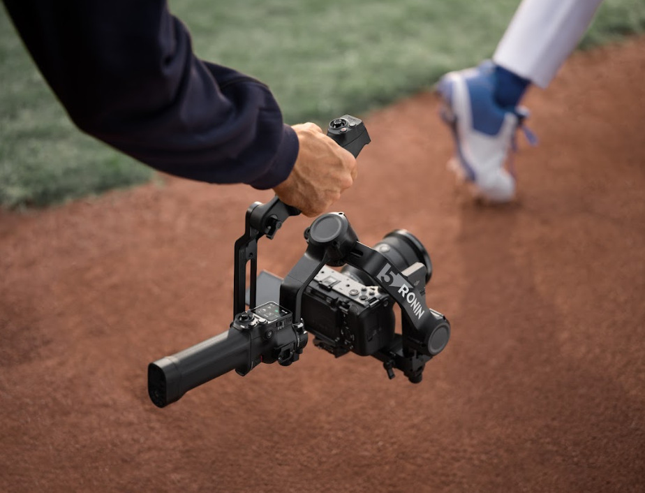 Stabilizátor DJI RS 5 černý DJI RS 5 nově podporuje Bluetooth spoušť i u kamer Panasonic a Fujifilm