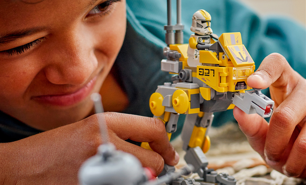 Stavebnice LEGO® Star Wars™ 75431 Bitevní balíček klonovaných vojáků z 327. hvězdného sboru Stavebnice LEGO Star Wars přináší čtyři klonované vojáky a tři super bitevní droidy pro akční souboje