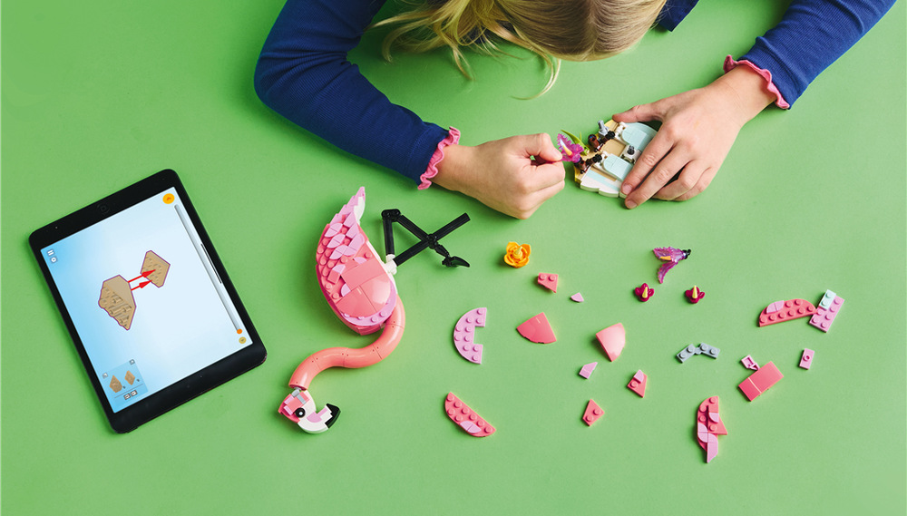 Stavebnice LEGO® Creator 3 v 1 31170 Divoká zvířata: Růžový plameňák Stavění s 288 dílky podporuje soustředění a prostorovou představivost, přičemž pomáhá aplikace LEGO Builder.