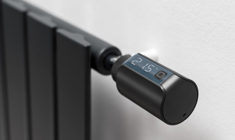 Bezdrátová termohlavice Homematic IP Evo antracitová Bezdrátová termohlavice Homematic IP Evo antracitová
