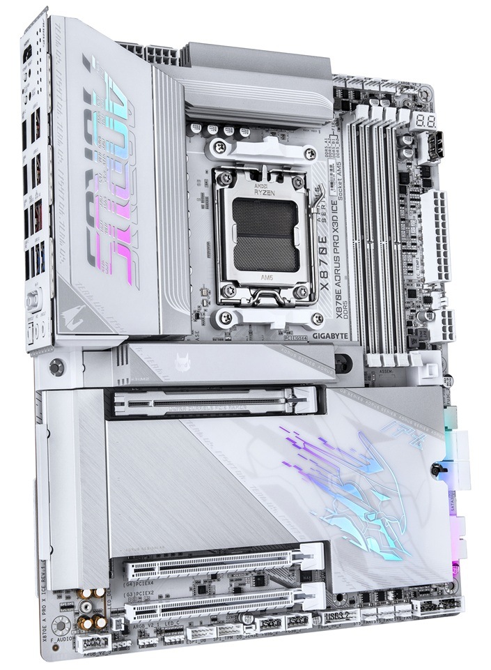 Moderní základní deska GIGABYTE X870E AORUS PRO X3D ICE, stříbrná barva