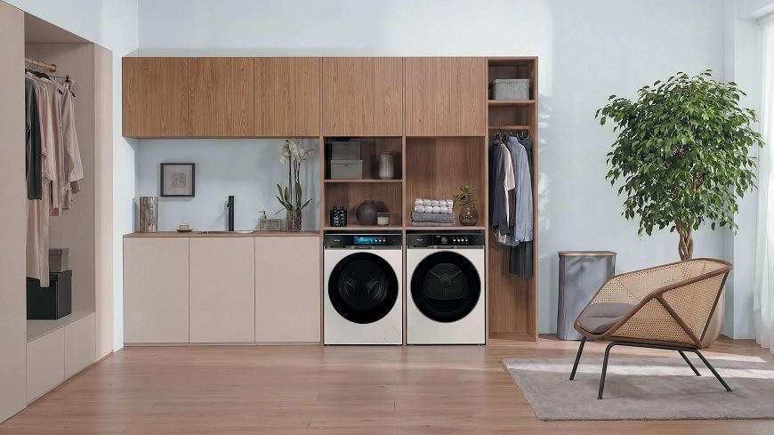  Pračka Haier HW100-BD14611U1S v prádelně