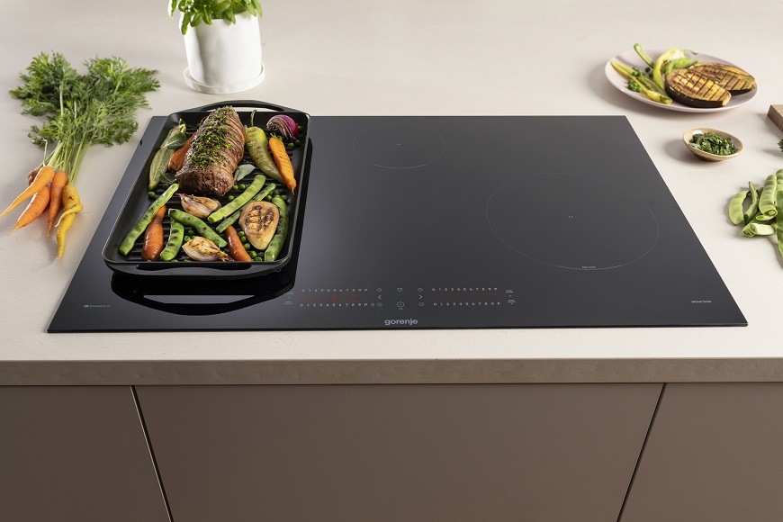 Indukční varná deska Gorenje GI8432BSCWF, černá, funkce BridgeArea 