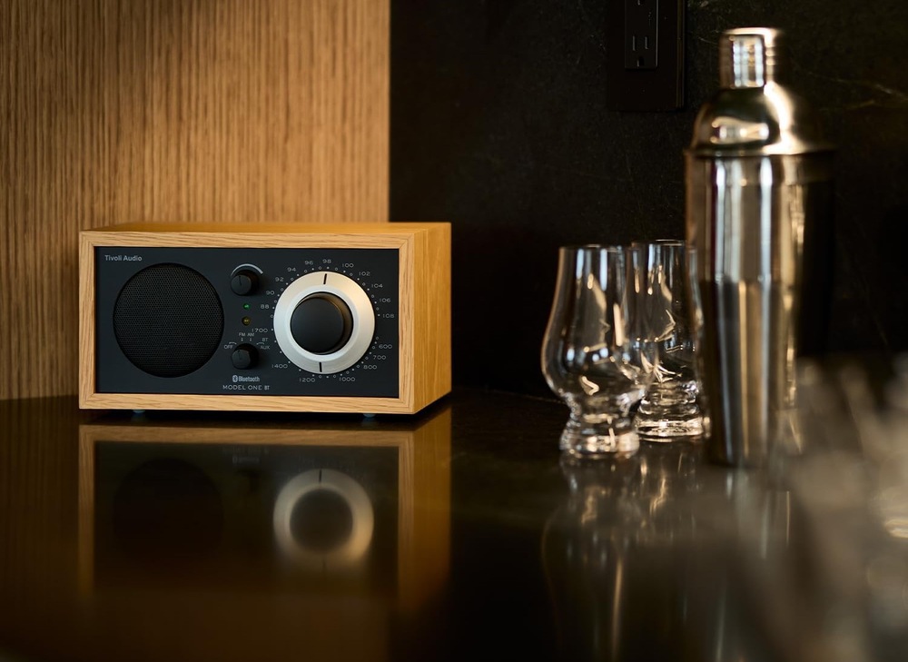 Radiopřijímač Tivoli Audio Model One BT černý/hnědý Radiopřijímač Tivoli Audio Model One BT černý/hnědý
