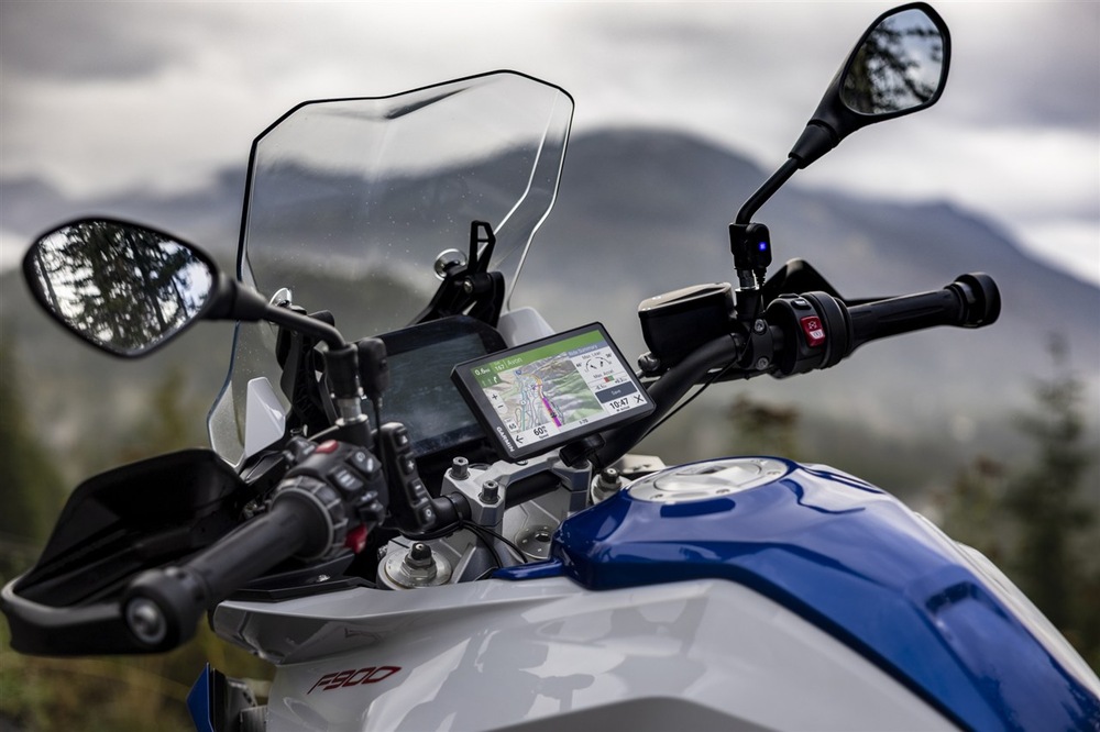 Garmin zümo XT3 nabízí dokonalý přehled o jízdě, i díky aplikaci Tread