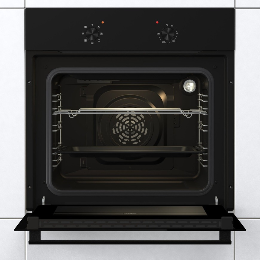 Vestavná trouba Mora VT 221 GB s plně otevřenými dvířky.