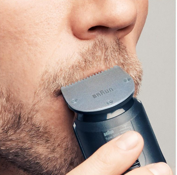 Zastřihovač vousů Braun BT7040 stříbrný Přesné zastřihování