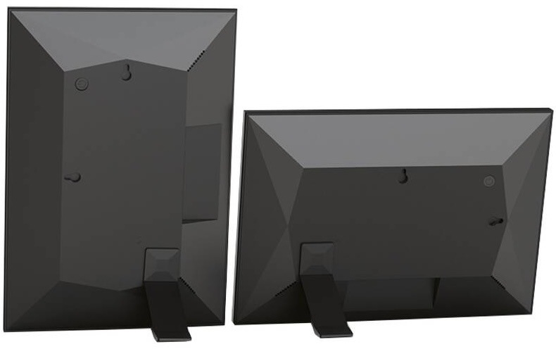 Elektronický fotorámeček AgfaPhoto Realiview APF1000 WiFi černý Zadní strana černého fotorámečku se stojánkem a otvory pro zavěšení na zeď