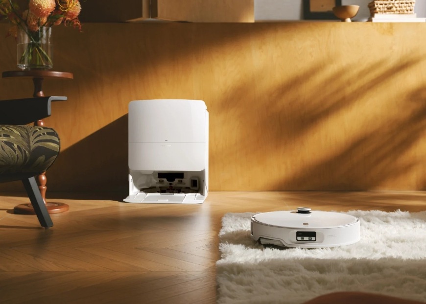 Robotický vysavač Qrevo Edge 2 Pro při úklidu chlupatého koberce