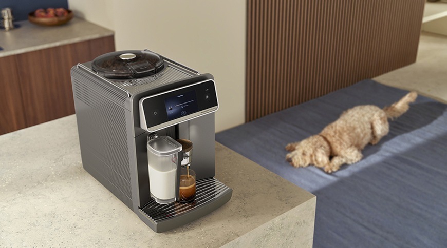 Automatický kávovar Philips 8000 Series LatteGo Pro EP8757/92 šedý Automatický kávovar Philips EP8757/92 se systémem SilentBrew připravuje kávu tiše a pohodlně, takže si svůj oblíbený nápoj můžete vychutnat i v klidné domácí atmosféře bez zbytečného hluku.