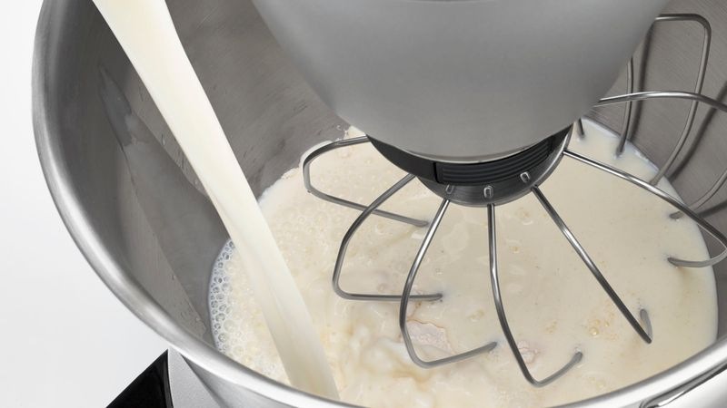 Kuchyňský robot Bosch MUM48W11 stříbrný/bílý BOSMUM48W11_05