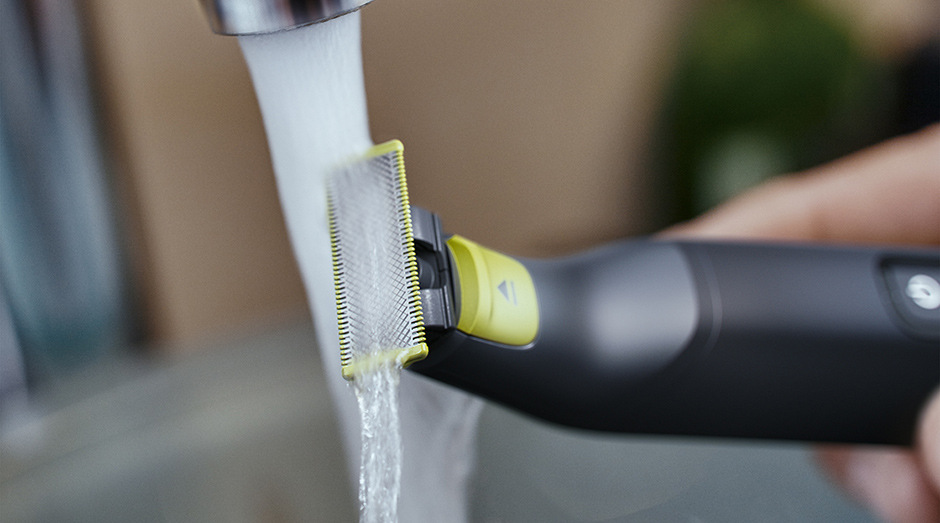 Zastřihovač vousů Philips OneBlade Pro QP6530/15 černý