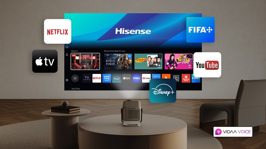 Laser TV Hisense M2SE PRO promítá domovskou obrazovku hisense na stěnu, kolem jsou ikony různých aplikací, které můžete získat