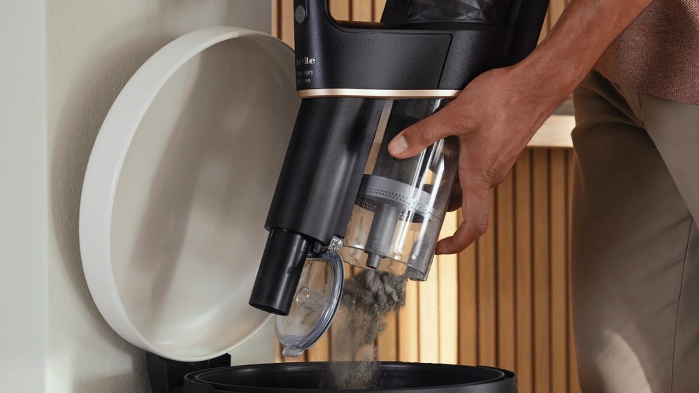 Tyčový vysavač Miele Duoflex HX1 Cat & Dog černý