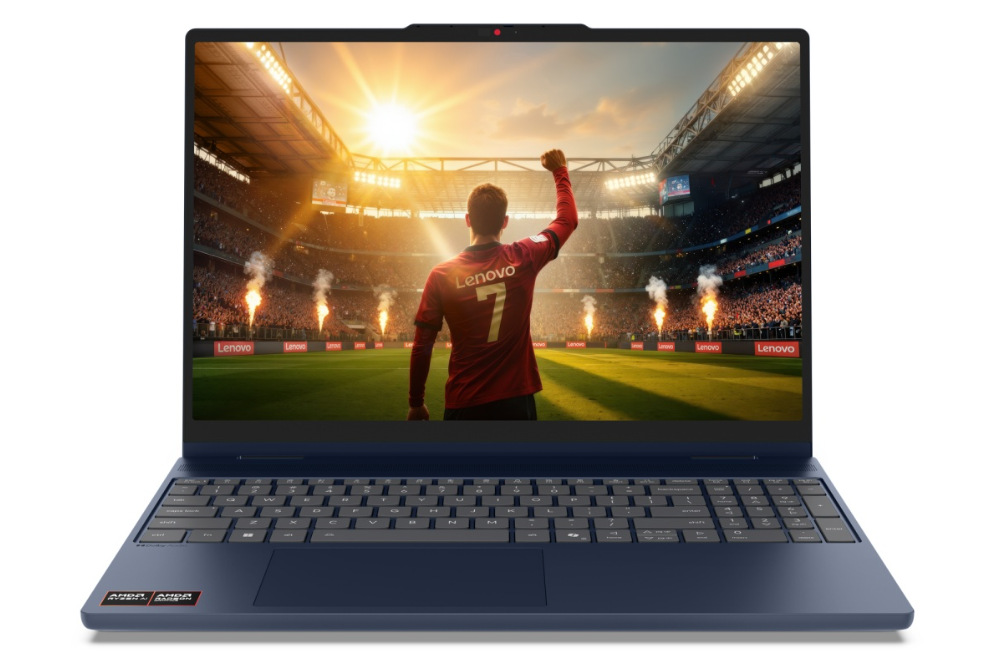 Otevřený a zapnutý notebook Lenovo IdeaPad 5 15AGP11 s obrázkem fotbalisty
