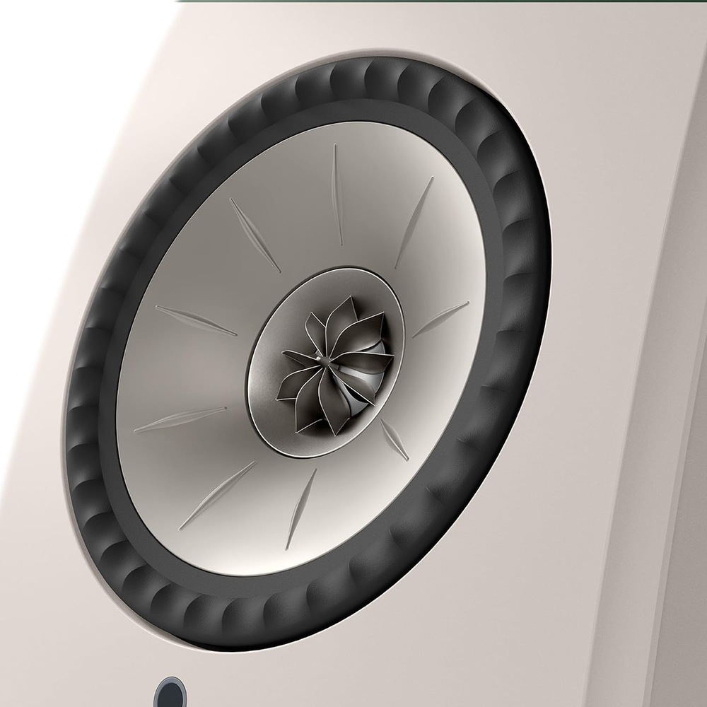 Reproduktory KEF LSX II LT (2 ks) bílé Detail měniče Uni-Q u reproduktoru KEF LSX II LT s kovovým finišem.