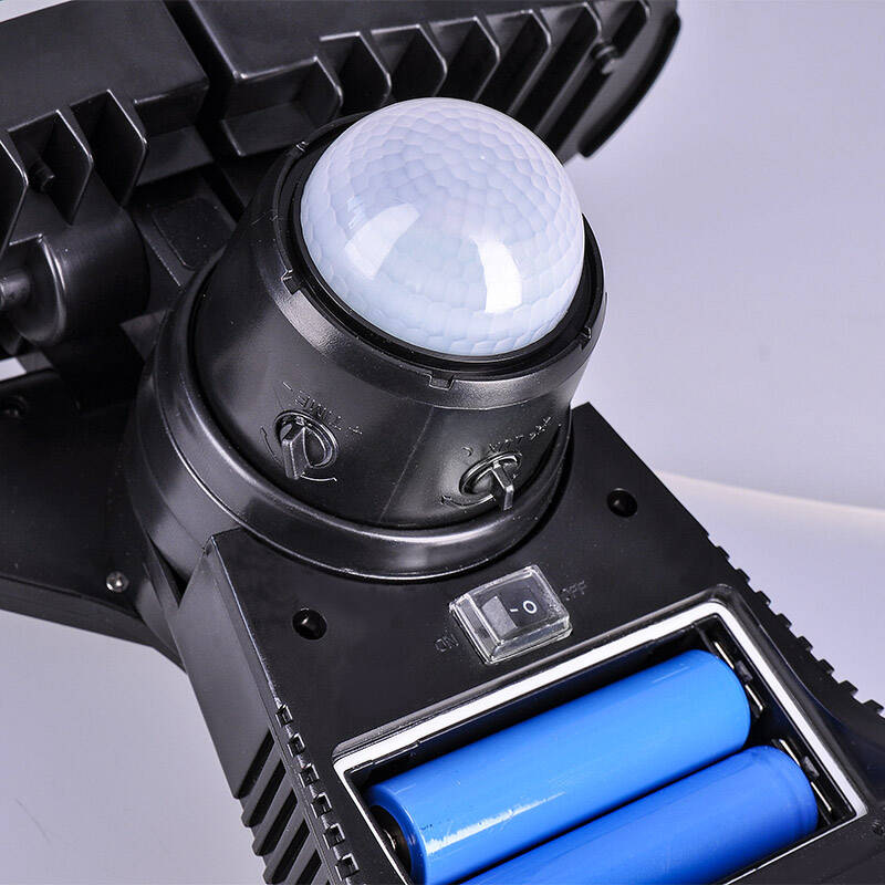 Nástěnné svítidlo Solight solární se senzorem, 8W, 600lm, Li-Ion černé Nástěnné svítidlo Solight solární se senzorem, 8W, 600lm, Li-Ion černé
