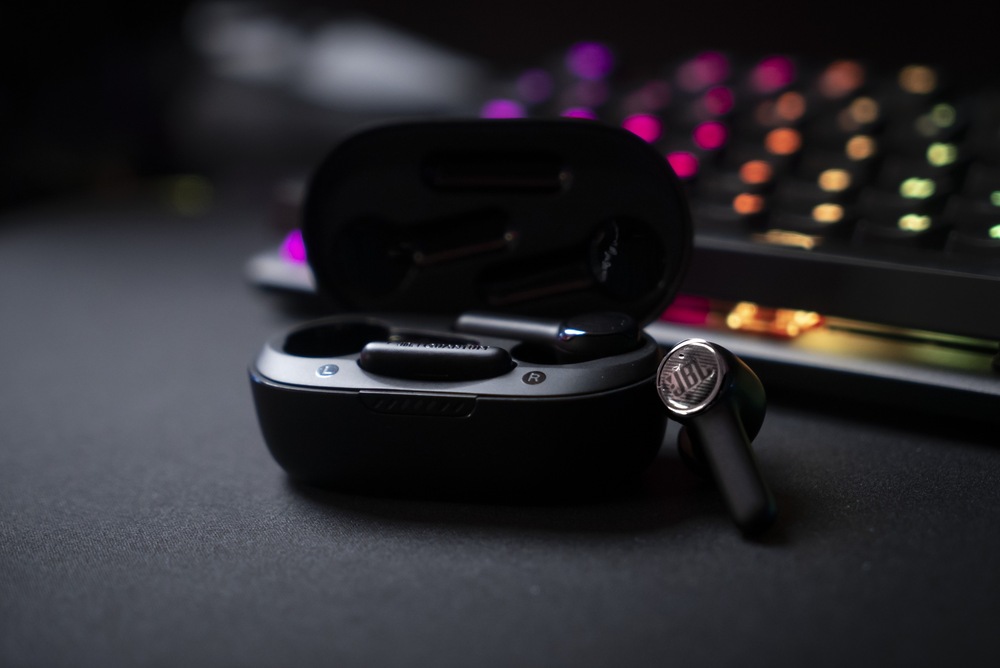 Sluchátka JBL Quantum TWS černá