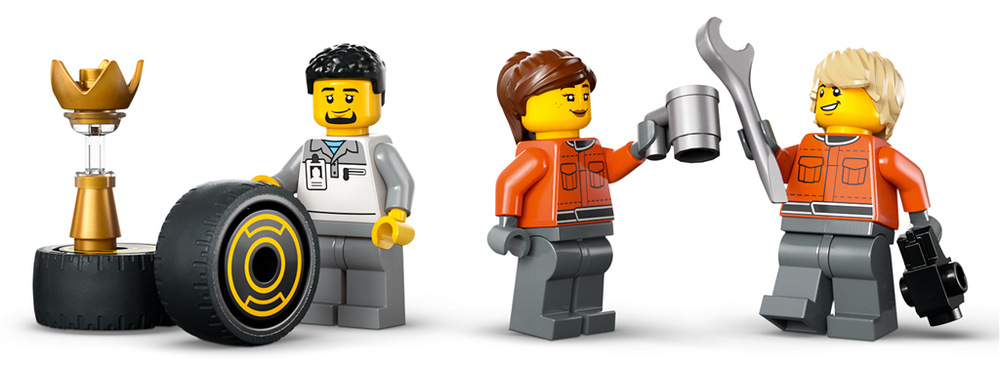 Simulátor Formule 1 umožňuje závodníkům trénovat před startem, zatímco pět minifigurek chystá tým.