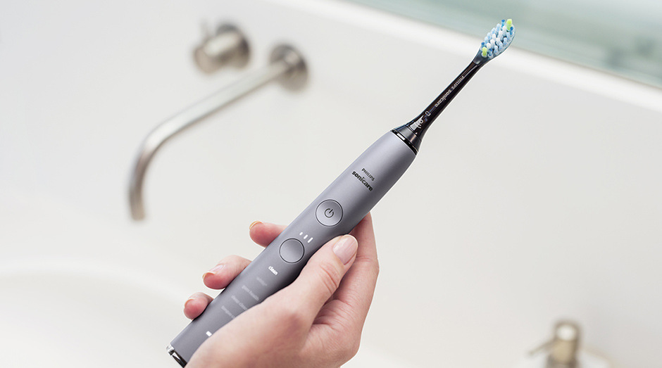 Zubní kartáček Philips Sonicare DiamondClean Smart Silver HX9924/47 stříbrný Zubní kartáček Philips Sonicare DiamondClean Smart Silver HX9924/47 stříbrný