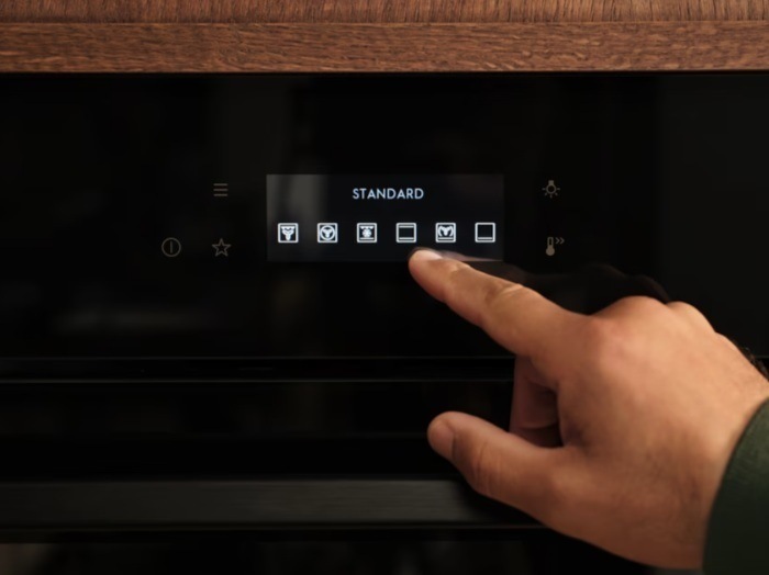 Electrolux EOE8P38X asistované vaření