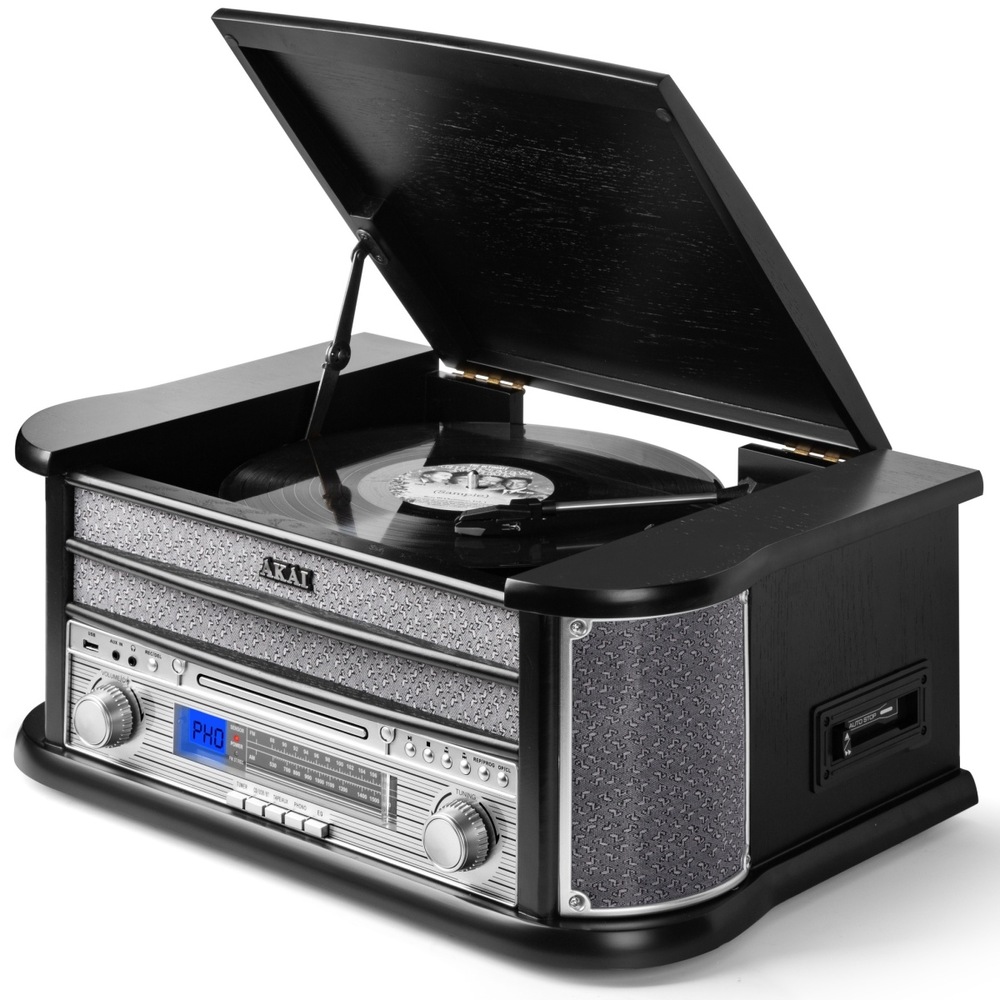 Gramofon AKAI ATT-350CC černý/stříbrný Boční pohled na retro věž Akai s otevřeným krytem gramofonu a zabudovanými reproduktory.