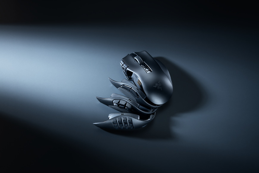 Myš Razer Naga V3 Pro černá Razer Naga V3 Pro se třemi vyměnitelnými bočními panely pro různé herní žánry