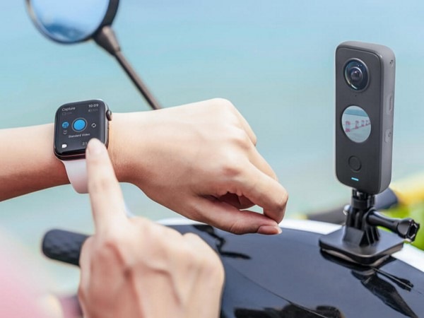 Outdoorová kamera Insta360 ONE X2 černá/šedá