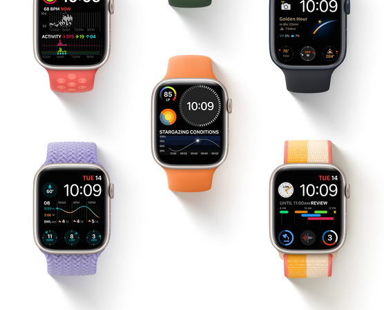 Chytré hodinky Apple Watch Series 7 GPS + Cellular, 45mm pouzdro z modrého hliníku - hlubokomořsky modrý sportovní řemínek