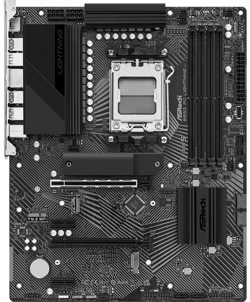Základní deska ASRock B650 PG Lightning Pohled shora na desku. Na levé straně jsou shora vidět porty pro připojení externích zařízení. Uprostřed horní třetiny desky je místo pro usazení procesoru, vpravo od něj jsou 4 sloty pro DDR5. Tranzistory, chladiče...