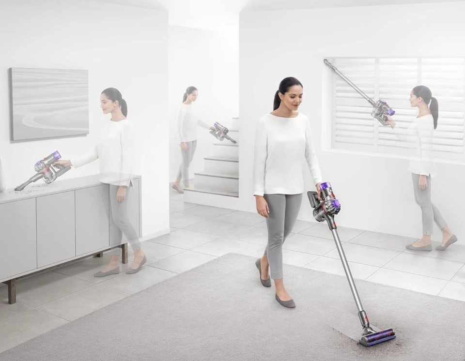 Tyčový vysavač Dyson V7 Advanced stříbrný