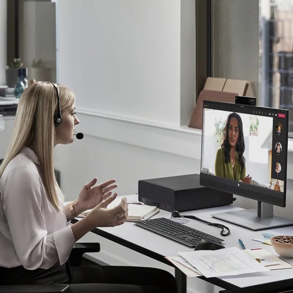 Stolní počítač HP Pro Tower 400 G9 černý Nepopiratelnou výhodou HP Pro Tower 400 G9 je elegantní design