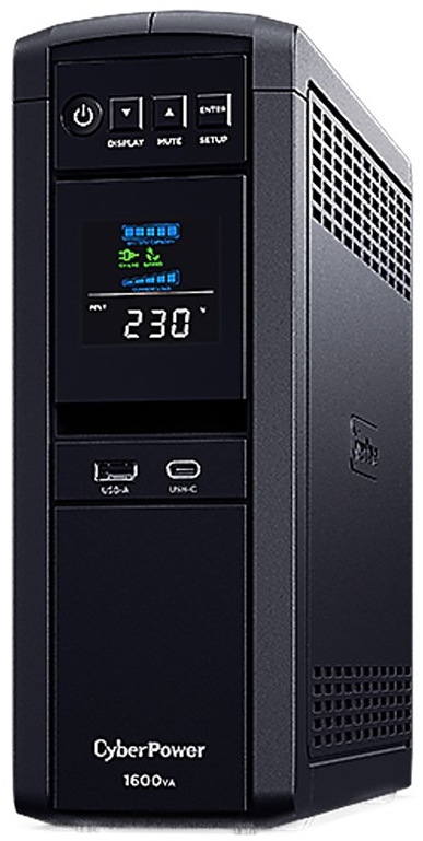 Na obrázku je černý záložní zdroj CyberPower v provedení tower. Na přední straně má nahoře ovládací tlačítka, uprostřed barevný LCD displej zobrazující provozní stav a pod ním porty USB-A a USB-C. Zařízení působí moderně, kompaktně a prakticky pro domácí i kancelářské použití.