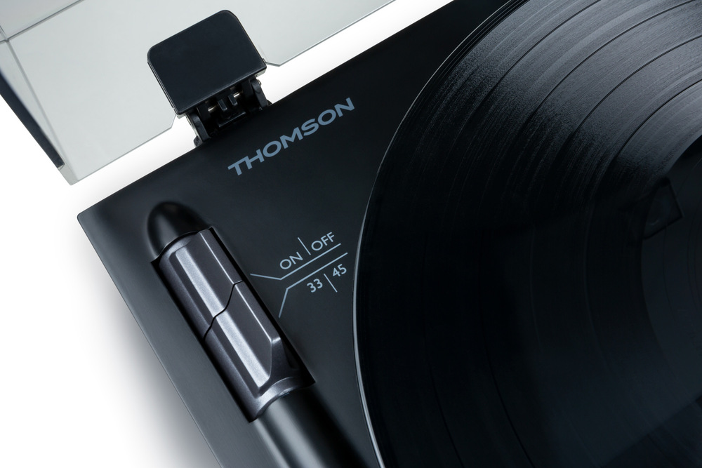 Gramofon Thomson TT700 černý Thomson TT700 nabízí už v balení všechno potřebné příslušenství